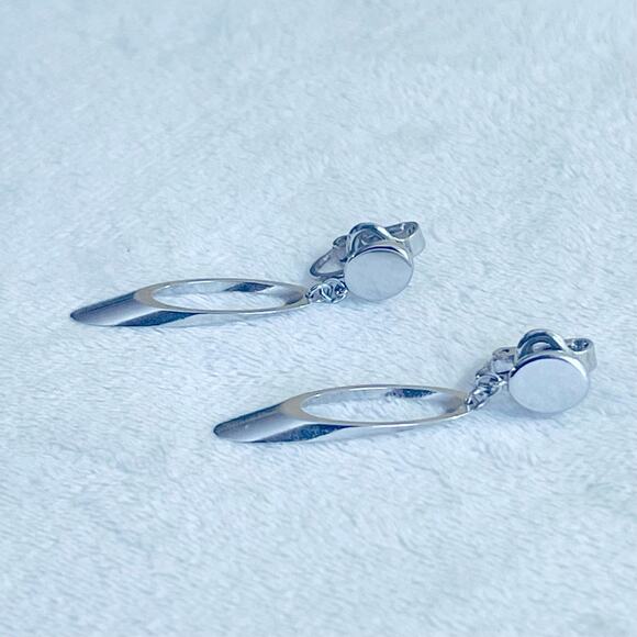 Vtg TRIFARI Dangle Drop Clip-on Earrings Silver Tone Modern - Picture 2 of 5